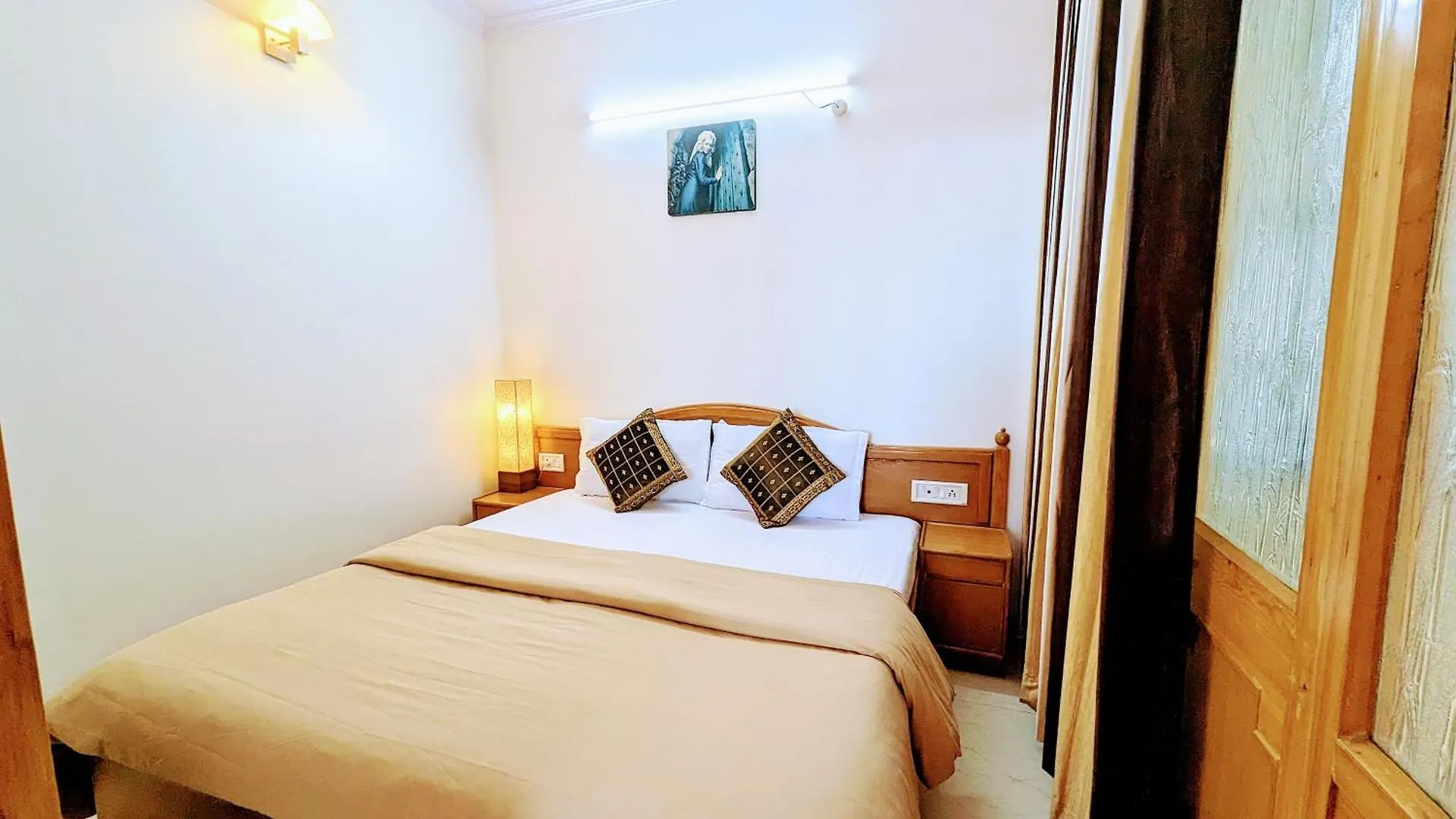 The Thistle Lodge Shimla Bed & Breakfast